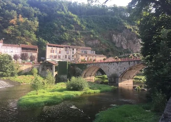 בית נופש La Maison De Traverse - Gite De Caractere קורד-סור-סיאל